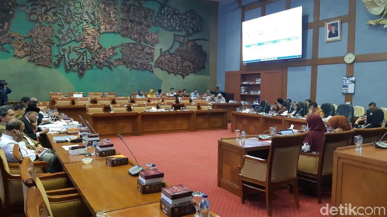 Rapat di DPR, Mendikbud Dapat Dukungan soal PPDB Zonasi Rapat di DPR, Mendikbud Dapat Dukungan soal PPDB Zonasi