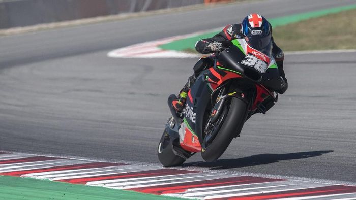 Bradley Smith membandingkan kasusnya dengan insiden yang dialami Jorge Lorenzo di MotoGP Catalunya. (Foto: Mirco Lazzari gp/Getty Images)