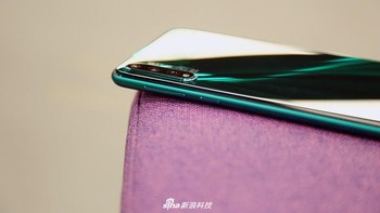 HUawei menyematkan NFC di dalamnya. Foto: Sina Mobile