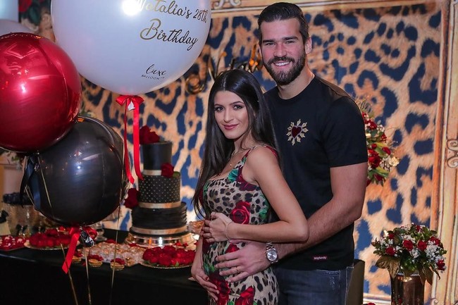 Mereka berdua telah menjalin hubungan sejak tahun 2012, dan keduanya memutuskan untuk mengikat janji suci tahun 2015 silam. Foto: Instagram @natalialbecker