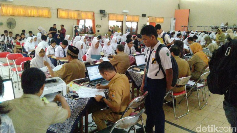Belum Saatnya Pendaftaran, SMA di Semarang Sudah Diserbu Calon Siswa Belum Saatnya Pendaftaran, SMA di Semarang Sudah Diserbu Calon Siswa
