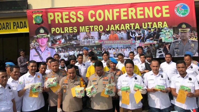 Dikirim dari Kalbar, 15 Kg Sabu di Jakut Diselundupkan di Jok Mobil Dikirim dari Kalbar, 15 Kg Sabu di Jakut Diselundupkan di Jok Mobil