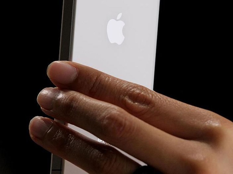 iPhone 4 SAN FRANCISCO - JUNE 07: A new iPhone 4 is displayed at the 2010 Apple World Wide Developers conference June 7, 2010 in San Francisco, California. Apple CEO Steve Jobs kicked off their annual WWDC with the announcement of the new iPhone 4. (Photo by Justin Sullivan/Getty Images)