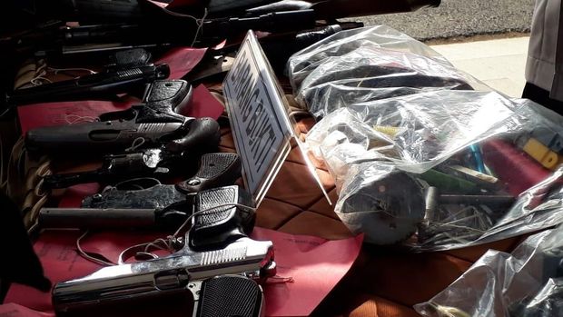 Polisi Bandung Tangkap Pemilik 4 Senjata Api dan Ratusan Peluru