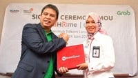 Kerja sama antara Telkom dan Grab meliputi kerja sama melalui promosi GrabRewards, yakni kemudahan pembayaran tagihan IndiHome dan Wifi Managed Service (WMS) melalui aplikasi Grab. Selain itu, kedua perusahaan juga bersinergi untuk melakukan penawaran pasang baru IndiHome, pasang baru Wifi Managed Service (WMS), pembelian paket Add On IndiHome, dan pembelian voucher wifi.id melalui aplikasi Grab. Foto: dok. Grab