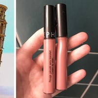 Dulu, lipstik berbahan yang lebih padat. Seiring perkembangan teknologi kecantikan dan tren, kita sekarang sudah bisa tampil cantik dengan gincu berbahan cair. (Foto: Istimewa)