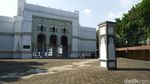 Foto: Wisata Replika Kabah di Kota Lumpia