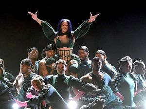 Terancam Dipenjara, Cardi B Tetap Heboh di BET Awards 2019