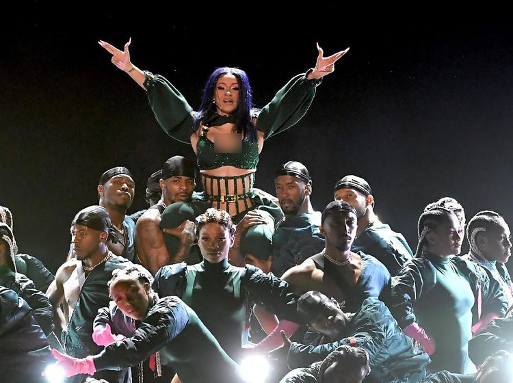 Terancam Dipenjara, Cardi B Tetap Heboh di BET Awards 2019