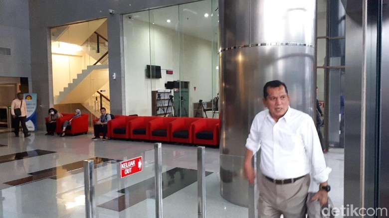 Chairuman Harahap Ngaku Sudah Pindah Komisi Saat Bahas Anggaran e-KTP Chairuman Harahap Ngaku Sudah Pindah Komisi Saat Bahas Anggaran e-KTP