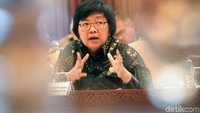 Menteri Lingkungan Hidup dan Kehutanan Siti Nurbaya mengikuti rapat kerja dengan Komisi IV DPR di Komplek Parlemen, Senayan, Jakarta, Senin (24/6/2020).