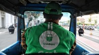 Dengan layanan GrabBajay, pengguna Grab kini dapat menikmati salah satu transportasi ikonik Jakarta dengan cepat, aman, nyaman dan harga yang terjangkau.
