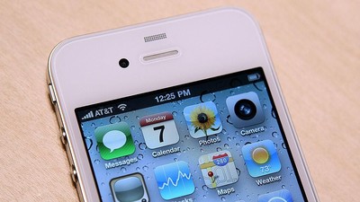 Nostalgia iPhone 4, Si Fenomenal yang Tersandung Sinyal