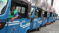 Sangat dekat di hati masyarakat, bajaj kini menjelma menjadi bajaj online.