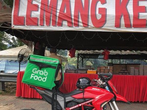 Wow! Driver Ojol Ini Antar Lemang Pakai Moge Harga Ratusan Juta