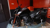 Proses awal dimulai dengan membuka box berupa dus berbentuk persegi panjang.