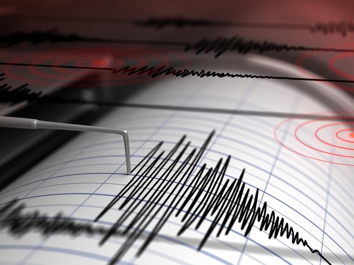 Gempa bumi yang mempunyai pusat gempa di lautan dengan kedalaman tertentu berpotensi menyebabkan ter