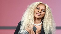 Mary J. Blidge mendapatkan penghargaan Lifetime Achievement untuk tahun ini. Frederick M. Brown/Getty Images for BET