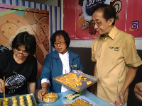 Sido Muncul Sumbang Rp 150 Juta untuk Pelatihan Keterampilan Waria