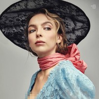 Meski sukses berperan sebagai Villanelle dalam Killin Eve, serial yang diproduksi BBC Inggris ini punya dampak yang kurang menyenangkan untuk Jodie. Ia mengaku jadi tidak didekati pria setelah bermain sebagai psikopat. Foto: Instagram @jodiemcomer