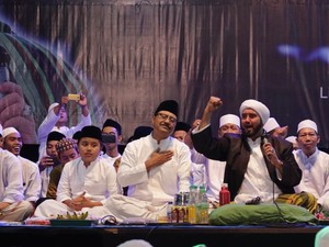 Ribuan Warga Selawatan Bareng Habib Syech di Atas Ketinggian 800 Meter
