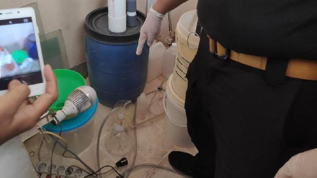 Ada 1 kilogram prekusor yang disita polisi.