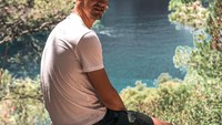 Thibaut Courtois, kiper Real Madrid hobi adventure. Dia pun bertualang ke Ibiza, menjelajahi alamnya (Instagram/thibautcourtois)