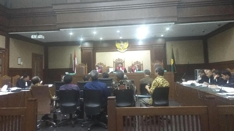 Saksi Sebut Direktur Produksi Krakatau Steel Dijanjikan Fee 10% Saksi Sebut Direktur Produksi Krakatau Steel Dijanjikan Fee 10%