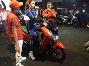 Ternyata Ini Motor Favorit Pilihan Pedangdut Nella Kharisma