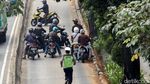 Terobos Jalur Busway Pemotor Nakal Diciduk Polisi