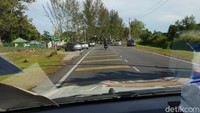 Salah satu rambu-rambu yang cukup penting adalah adanya garis kejut berwarna kuning di setiap ruas jalan yang terdapat persimpangan. Foto: Luthfi Anshori