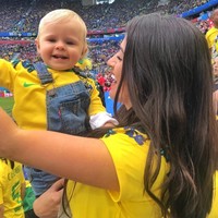 Kini mereka telah dikaruniai anak yang lucu bernama Helena. Foto: Instagram @natalialbecker