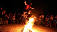 Setiap bulan Juni, tepatnya di tanggal 24 Juni, warga Athena di Yunani akan menyelenggarakan Festival Klidonas.