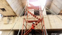Proyek paket A ini dikerjakan sepanjang 3 km. Menurut warga pembangunan DDT Jatinegara-Manggarai ini dikerjakan selama 24 jam dan terus dikebut siang malam.