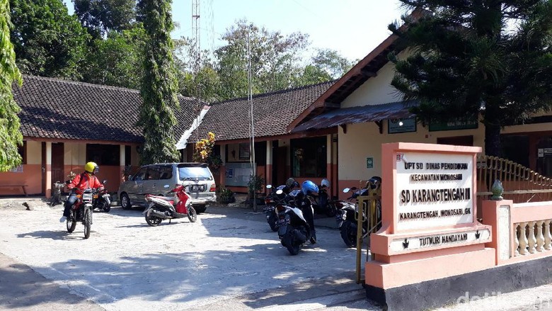 Aturan Baju Muslim Buatan SD di Gunungkidul Itu Akhirnya Dicabut Aturan Baju Muslim Buatan SD di Gunungkidul Itu Akhirnya Dicabut