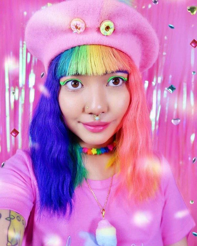 Dilahirkan dan dibesarkan di Singapura, Kristina pindah ke AS pada 2010 tetapi mendapati dirinya menderita depresi berat karena semua perubahan drastis yang harus disesuaikan keluarganya. Foto: Instagram @cybr.grl