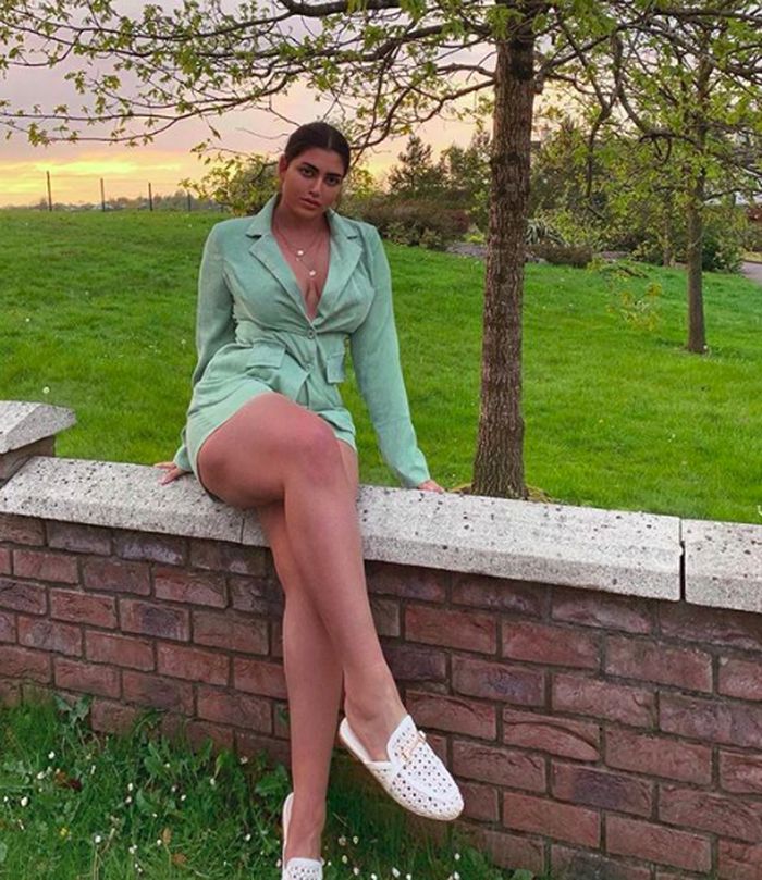 Foto Liburan Model Plus Size Cantik yang Viral - Foto 4