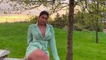 Foto Liburan Model Plus Size Cantik yang Viral