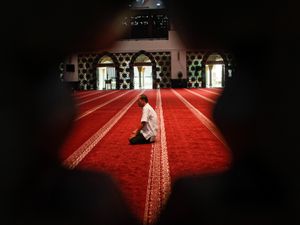 Sholat Taubat: Tata Cara, Niat, dan Kapan Waktu Pelaksanaannya