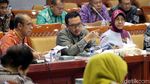 Senyum Semringah Menpora Saat Rapat Bersama DPR
