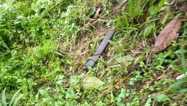 Barang bukti di sekitar lokasi penemuan jasad ayah-anak