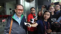 Menteri Pendayagunaan Aparatur Negara dan Reformasi Birokrasi (PAN-RB) periode 2004-2009, Taufiq Effendi meninggalkan gedung KPK, Jakarta, Selasa (25/6/2019) usai menjalani pemeriksaan.