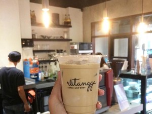 5 Kafe Dekat Jalur MRT yang Punya Es Kopi Susu Enak
