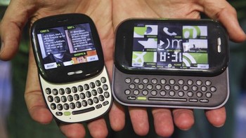 Kin. Pernah tahu lini ponsel Microsoft dengan nama Kin? Mungkin tidak karena lini perangkat yang dibuat oleh Sharp dan dijual lewat Verizon ini sudah langsung discontinue tahun 2011, sekitar satu tahun usai rilis. (Foto: internet)