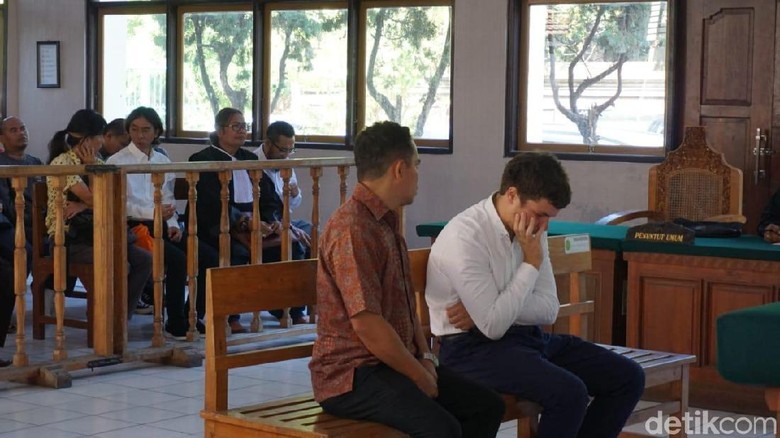 Andrei Zhetkov Penyelundup Orang Utan Dituntut 6 Bulan Andrei Zhetkov Penyelundup Orang Utan Dituntut 6 Bulan