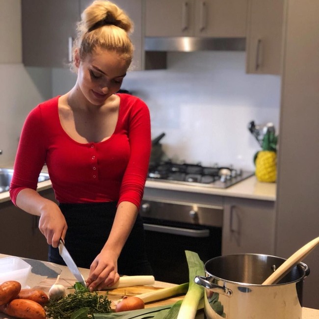 Aku menciptakan akun ini untuk menginspirasi dan memotivasi orang lain dengan perjalananku, berbagi apa yang telah aku lakukan dan tantangan yang aku hadapi dan bagaimana mengatasinya, tulis wanita asal Australia tersebut. Foto: Instagram @nolongerfatjosie