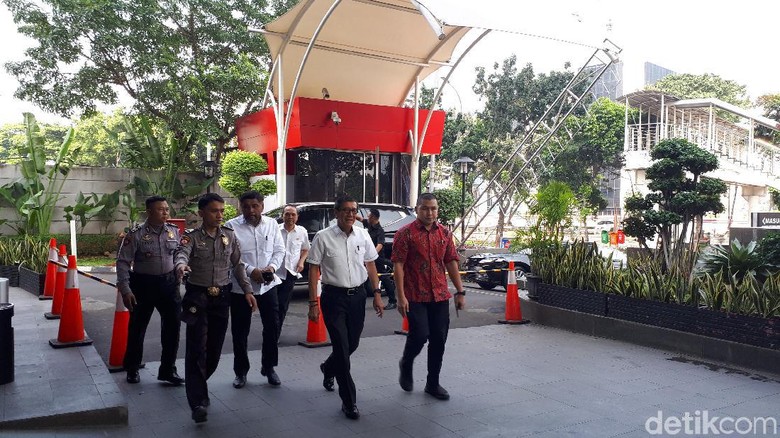 Penuhi Panggilan KPK di Kasus e-KTP, Yasonna Laoly Tak Banyak Bicara Penuhi Panggilan KPK di Kasus e-KTP, Yasonna Laoly Tak Banyak Bicara