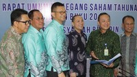 RUPST Bukopin Syariah juga memutuskan persetujuan atas laporan tahunan Perseroan serta pengesahan perhitungan tahunan yang terdiri dari neraca dan laba rugi Perseroan untuk tahun buku yang berakhir pada pada tanggal 31 Desember 2018 serta memberikan acquit et de charge sepenuhnya kepada Dewan Komisaris dan Direksi BSB. Pemegang saham juga sepakat untuk melakukan pergantian direktur utama Bank Syariah Bukopin. Foto: dok. Syariah Bukopin