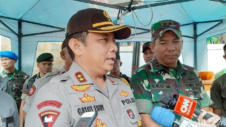 8 Ribu Personel TNI-Polri Jaga Gedung KPU Saat Pengumuman Sengketa Pilpres 8 Ribu Personel TNI-Polri Jaga Gedung KPU Saat Pengumuman Sengketa Pilpres