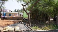 Desa Andaman sekilas tampak biasa saja. Tapi jika melihat lebih dekat, ada sesuatu yang unik di sini. Penduduk Desa Andaman tidak memakai sepatu di area kampungnya, sma seperti suku Baduy di Banten (Kamala Thiagarajan/BBC)